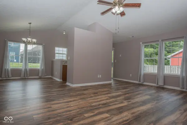 9105 Robey Meadows LN, Indianapolis, IN 46234