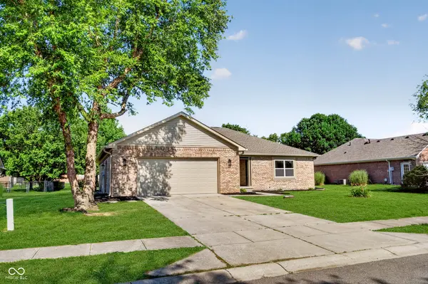 4213 S Amber CT, New Palestine, IN 46163