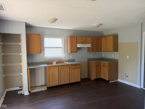 2525 Summerwood LN, Greenwood, IN 46143