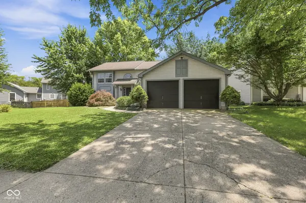 555 Hunters TRL, Greenwood, IN 46142