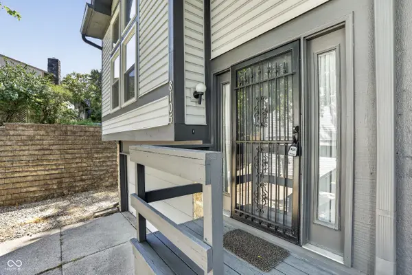 8105 Valley Farms TRL, Indianapolis, IN 46214