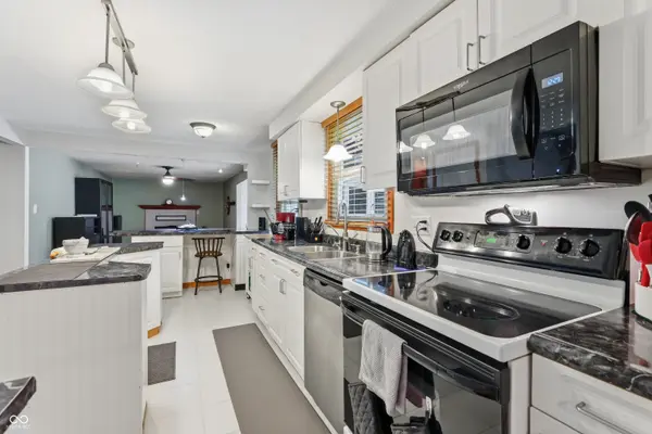 430 Meadow CIR, Greenwood, IN 46142