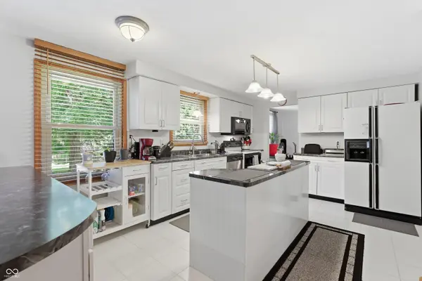 430 Meadow CIR, Greenwood, IN 46142