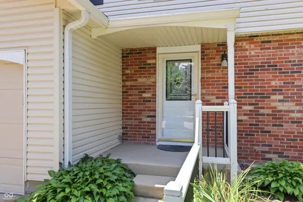 430 Meadow CIR, Greenwood, IN 46142