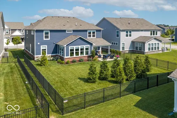 15955 Black Willow LN, Fishers, IN 46040