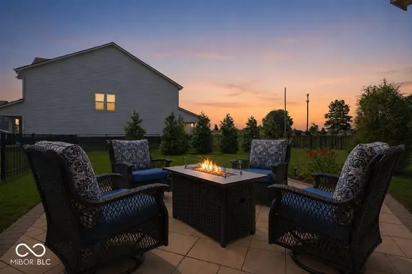 15955 Black Willow LN, Fishers, IN 46040