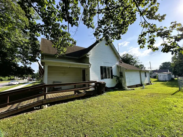 8 N Meridian ST, Roachdale, IN 46172