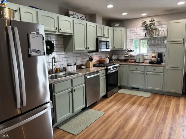 169 Pinedale DR, Whiteland, IN 46184