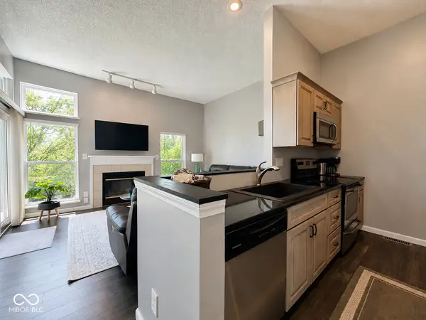 9668 S Bay Pointe CT #77, Bloomington, IN 47401