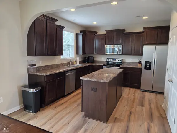 5780 White Pine RD, Whitestown, IN 46075