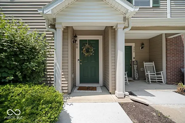 13249 Komatite WAY #100, Fishers, IN 46038