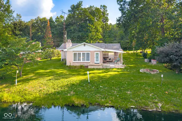 8614 W Dam RD, Columbus, IN 47201