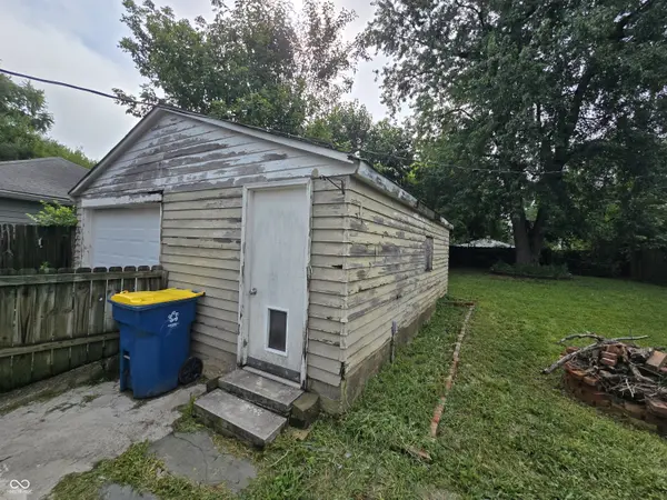 8203 E 48th ST, Indianapolis, IN 46226