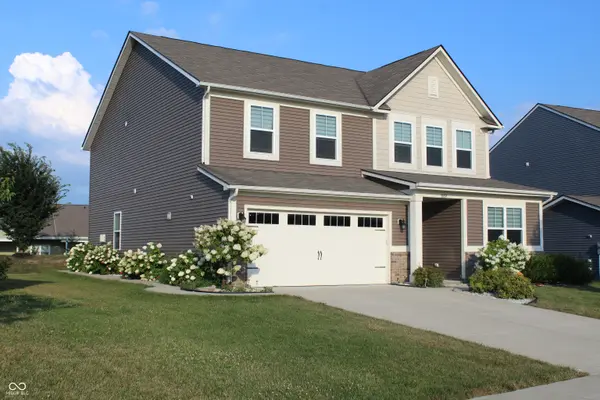 1169 Meadowbank LN, Avon, IN 46123