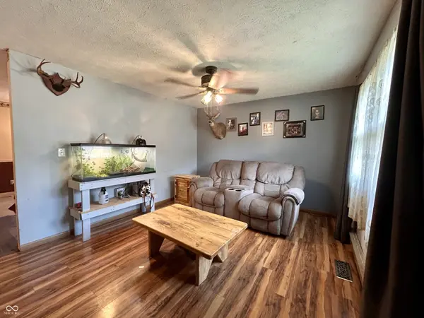 1009 W Walnut, Brownstown, IN 47220