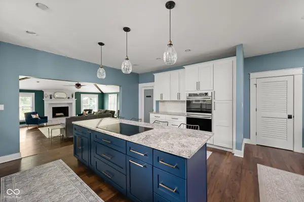 544 Amos DR, Zionsville, IN 46077