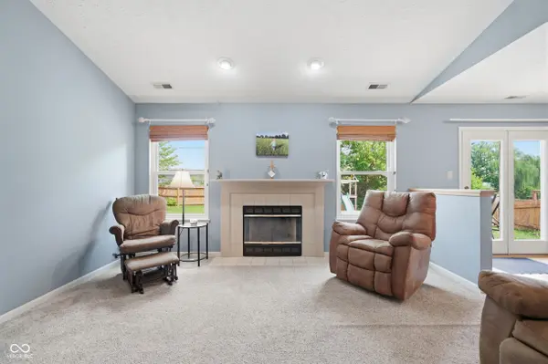 1033 Berwyn RD, Whiteland, IN 46184