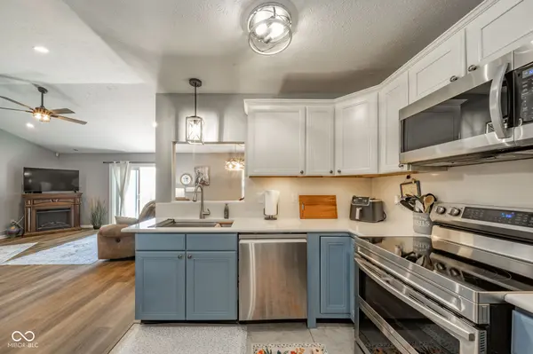 6279 Briargate DR, Zionsville, IN 46077