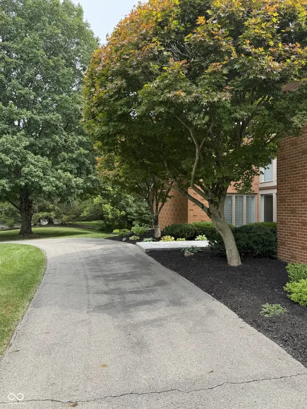 9009 Shetland CT, Indianapolis, IN 46278