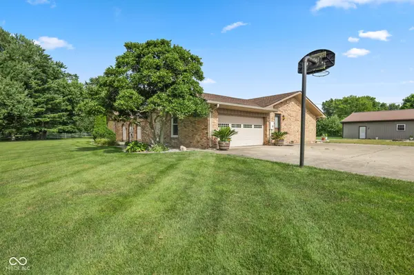 3885 Honey Creek CT, Greenwood, IN 46143