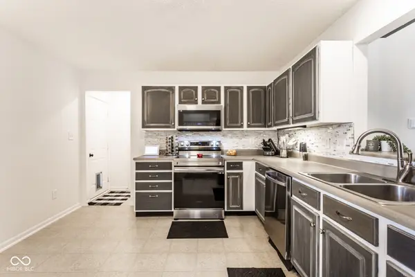 6119 Green Glade DR, Whitestown, IN 46075