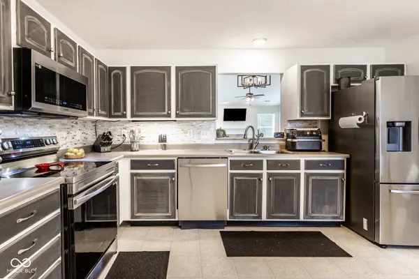 6119 Green Glade DR, Whitestown, IN 46075
