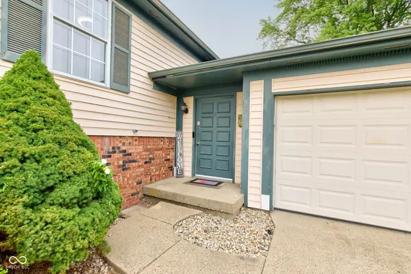 1925 E Woodside Village DR, Connersville, IN 47331