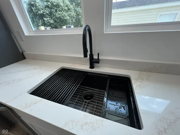 1933 S M ST, Elwood, IN 46036