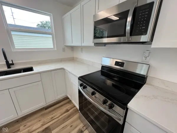 1933 S M ST, Elwood, IN 46036