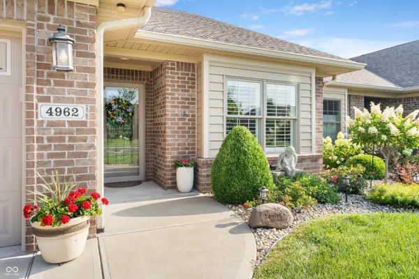 4962 Delray DR, Columbus, IN 47203