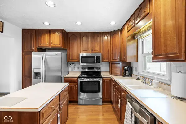 4052 Mary Kay DR, Indianapolis, IN 46221