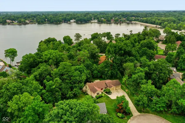 8537 Helmsman CIR, Indianapolis, IN 46256