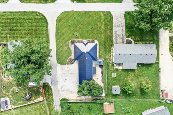 28 S Sugar Creek DR, New Palestine, IN 46163