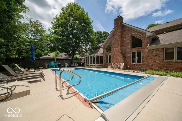 3897 S Woodfield DR S, New Palestine, IN 46163