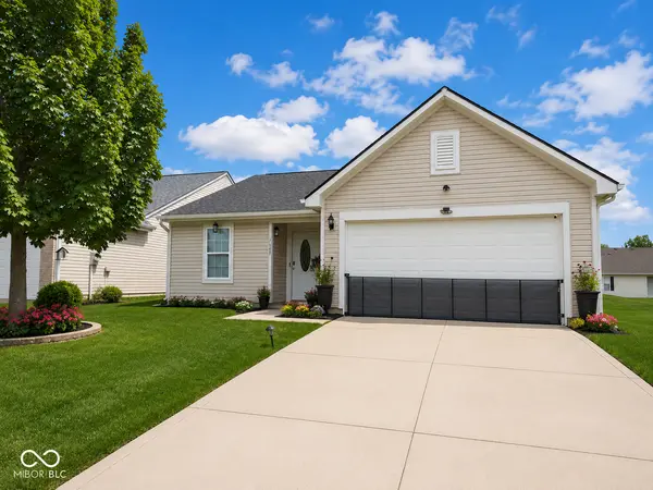 7648 Firecrest LN, Camby, IN 46113