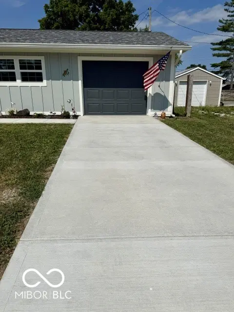 407 Eberhart DR, Shelbyville, IN 46176