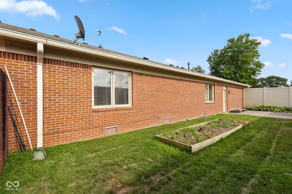 8616 Cricket Tree LN, Indianapolis, IN 46260