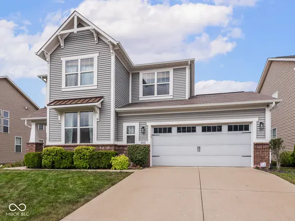 7814 Hedgehop DR, Zionsville, IN 46077