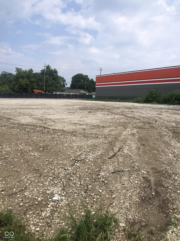 3839 E Washington, Indianapolis, IN 46201