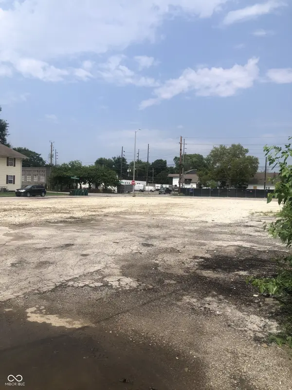 3839 E Washington, Indianapolis, IN 46201