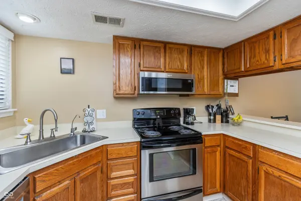 101 Lookout Ridge DR, Columbus, IN 47201