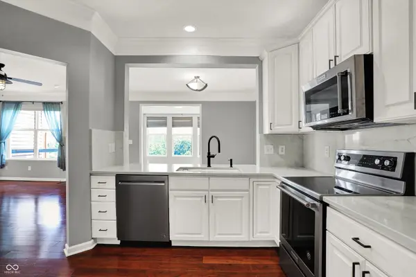 11455 Clay Hill LN #UNIT 104, Fishers, IN 46037