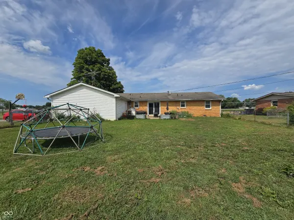 8925 Walnut ST, Taylorsville, IN 47280