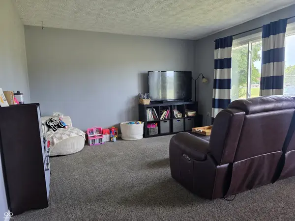 8925 Walnut ST, Taylorsville, IN 47280