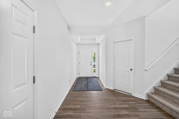 10106 Falls Canyon LN, Indianapolis, IN 46229
