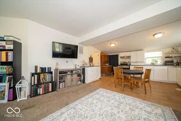 50 S Front ST, Whiteland, IN 46184