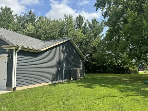 697 NW Shawnee TRL, Greensburg, IN 47240