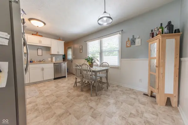 2520 Farmstead DR, Columbus, IN 47201