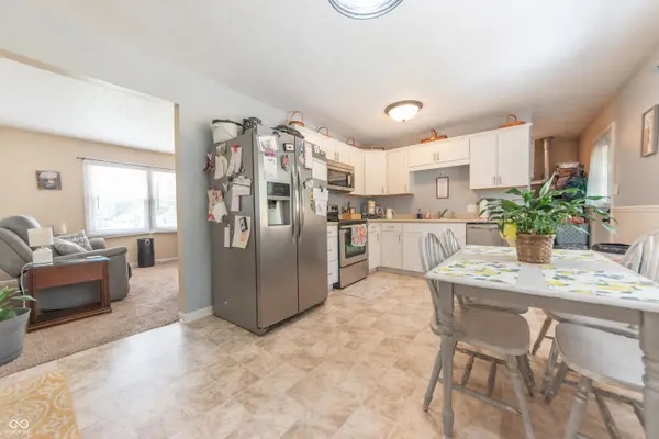 2520 Farmstead DR, Columbus, IN 47201