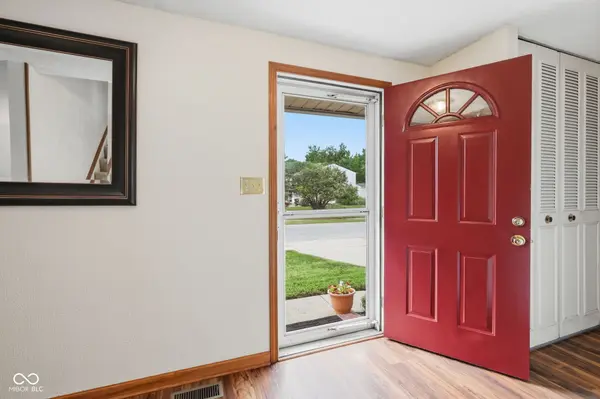 1192 W Greenbriar DR, Greenwood, IN 46142